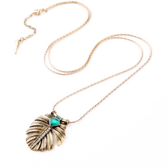 Chloe + Isabel Jewelry - Jade pendant necklace